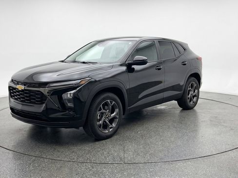 Used 2025 Chevrolet Trax LT w/ LT Convenience Package FWD image 3