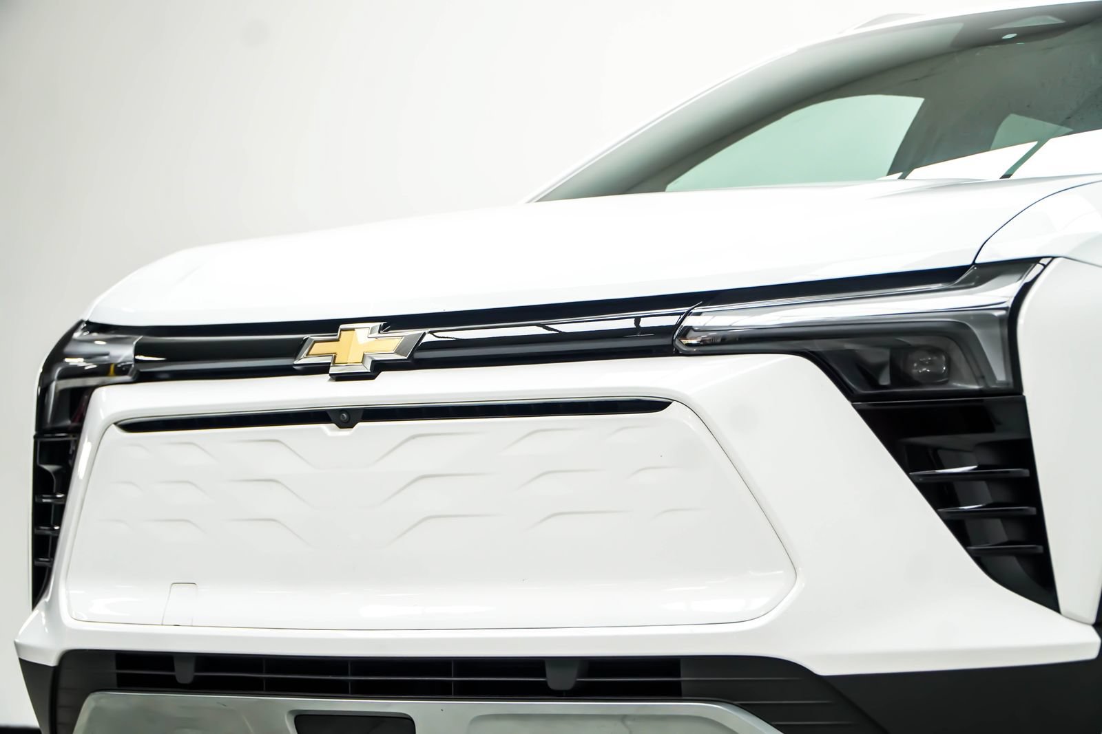 Used 2024 Chevrolet Blazer EV LT AWD/4WD image 2