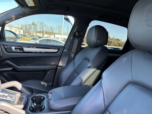 Used 2020 Porsche Cayenne S image 16
