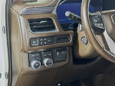 Used 2024 GMC Yukon XL SLT w/ SLT Luxury Package AWD/4WD image 8