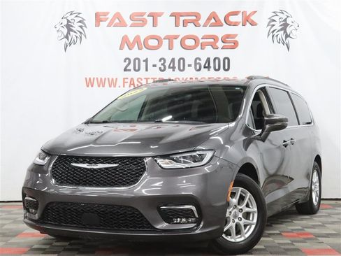 Used 2022 Chrysler Pacifica Touring-L FWD image 1
