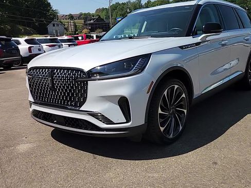 Used 2025 Lincoln Aviator Reserve w/ Luxury Package RWD image 11