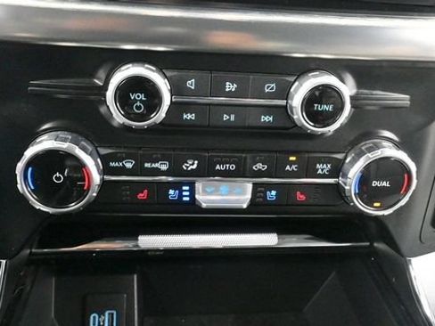 Used 2023 Ford F150 Lariat AWD/4WD image 24