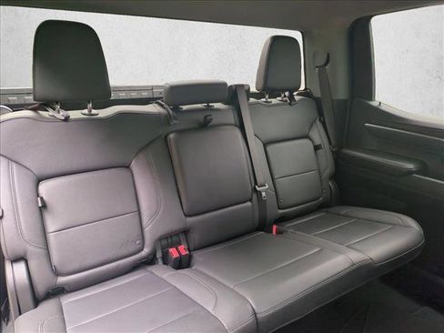 Used 2025 GMC Sierra 1500 SLT AWD/4WD image 21