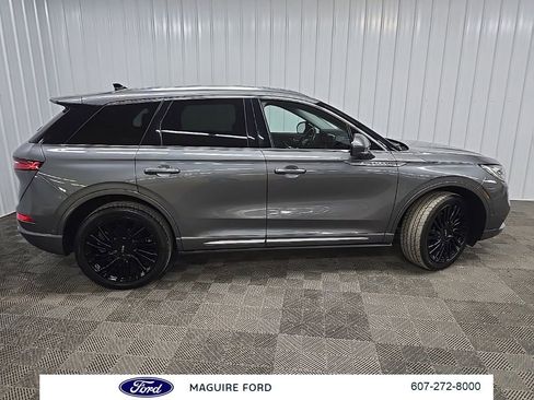 Used 2022 Lincoln Corsair Reserve w/ Equipment Group 201A FWD image 2