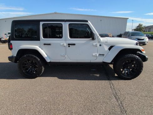 Used 2024 Jeep Wrangler Unlimited w/ Convenience Group AWD/4WD image 8
