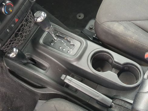 Used 2018 Jeep Wrangler Unlimited Sport S image 17