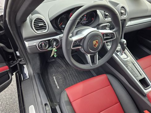 Used 2025 Porsche 718 Cayman image 26