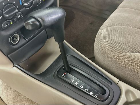 Used 2004 Chevrolet Malibu Classic FWD image 22