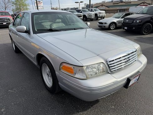 Used 2002 Ford Crown Victoria LX image 7