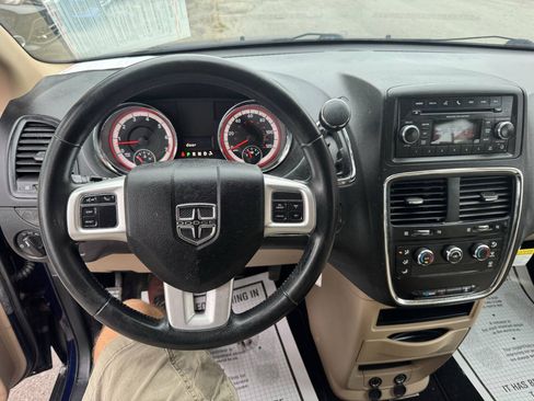 Used 2015 Dodge Grand Caravan American Value Package w/ UConnect Hands-Free Group FWD image 8