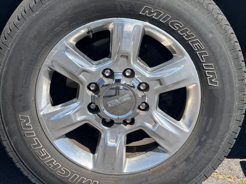 Used 2018 GMC Sierra 2500 SLT w/ Duramax Plus Package AWD/4WD image 25