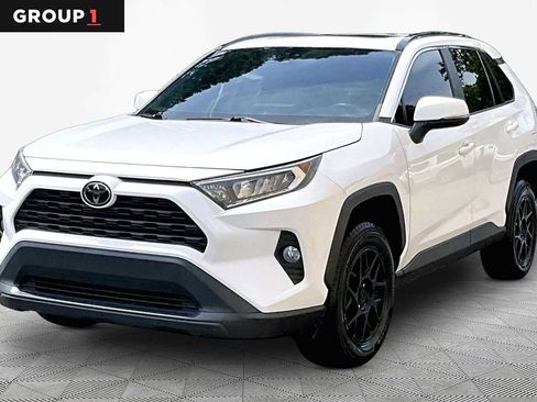 Used 2021 Toyota RAV4 XLE w/ Convenience Package FWD image 1