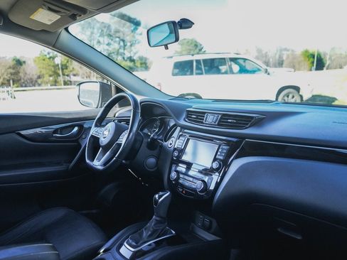 Used 2017 Nissan Rogue Sport SL image 10