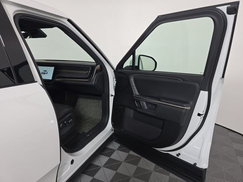 Used 2024 Rivian R1T Adventure AWD/4WD image 18