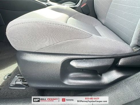 Used 2025 Toyota Corolla SE image 15