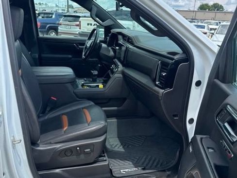 Used 2024 GMC Sierra 1500 AT4 w/ AT4 Premium Package AWD/4WD image 16