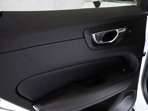 Used 2019 Volvo XC60 T6 Momentum w/ Multimedia Package AWD/4WD image 20