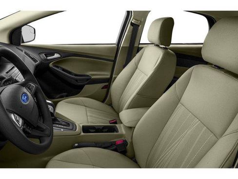 Used 2018 Ford Focus SEL w/ Cold Weather Package FWD image 6