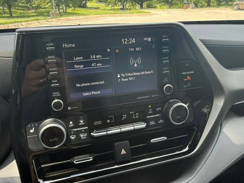 Used 2021 Toyota Highlander XLE AWD/4WD image 36