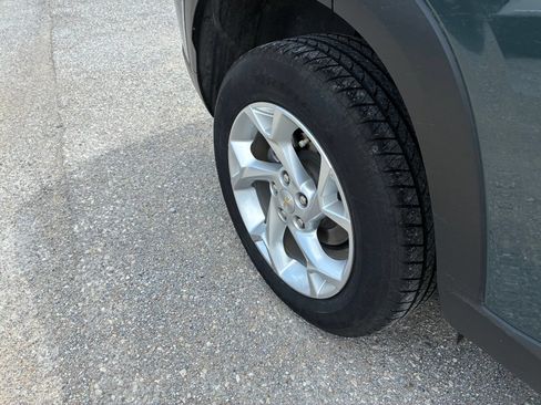 Used 2025 Chevrolet Trax LS w/ LS Convenience Package FWD image 12