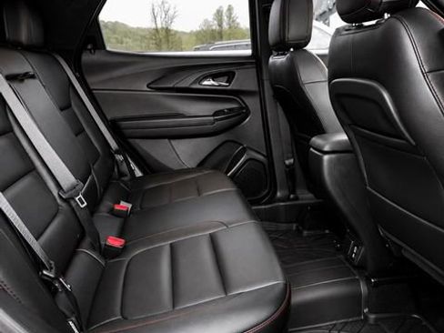 Used 2024 Chevrolet TrailBlazer RS w/ Convenience Package AWD/4WD image 19