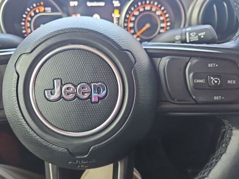 Used 2022 Jeep Gladiator Willys image 16