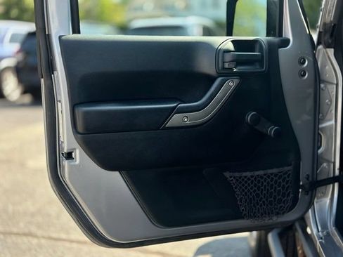 Used 2017 Jeep Wrangler Sport AWD/4WD image 9