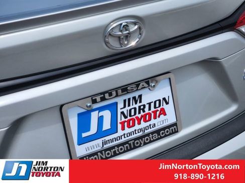 Used 2025 Toyota Corolla SE w/ SE Premium Package FWD image 12