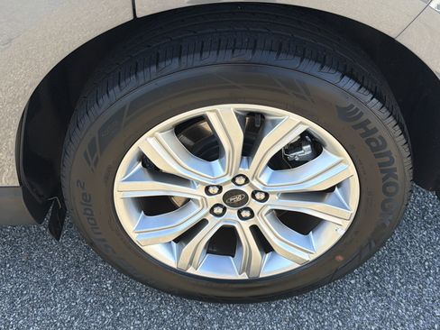 Used 2024 Ford Edge Titanium image 31