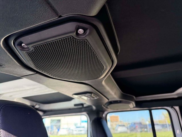Used 2019 Jeep Wrangler Unlimited Sahara AWD/4WD image 14