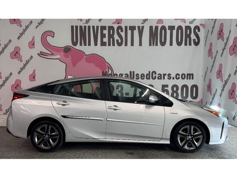 Used 2019 Toyota Prius XLE image 5