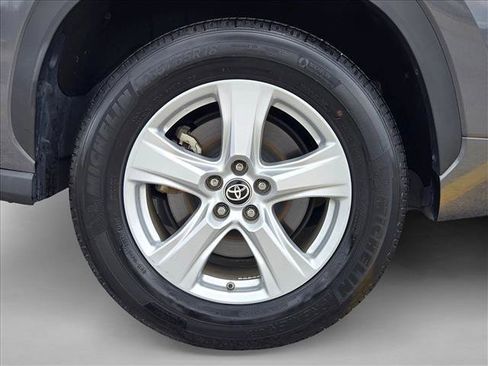 Used 2025 Toyota Highlander LE FWD image 22