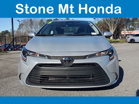 Used 2025 Toyota Corolla LE image 2