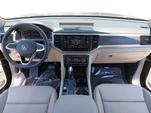 Used 2023 Volkswagen Atlas SE w/ Panoramic Sunroof Package FWD image 9