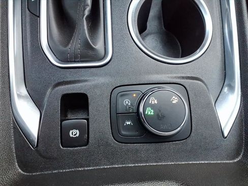 Used 2023 Chevrolet Traverse LT image 20