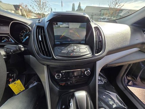 Used 2015 Ford Escape SE w/ Equipment Group 201A AWD/4WD image 21