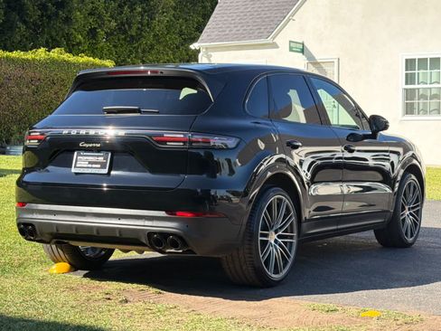 Certified 2023 Porsche Cayenne AWD/4WD image 8