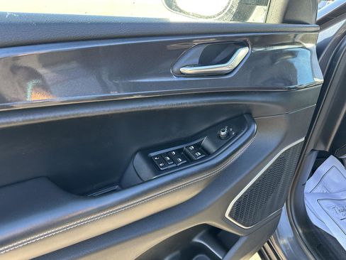 Used 2022 Jeep Grand Cherokee L Laredo w/ Luxury Tech Group I AWD/4WD image 19