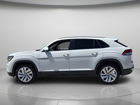 Certified 2022 Volkswagen Atlas Cross Sport SE FWD image 3