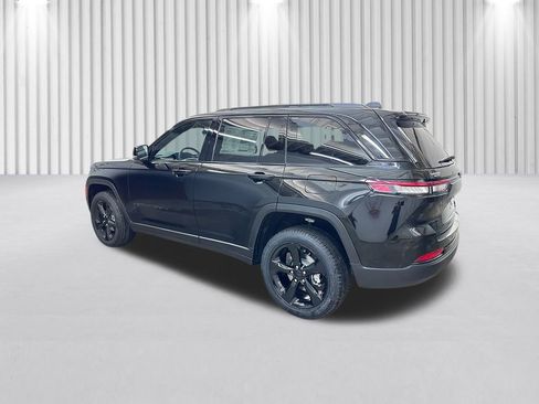 New 2025 Jeep Grand Cherokee Limited w/ Black Appearance Package image 7