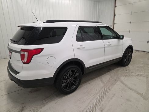 Used 2019 Ford Explorer XLT w/ Equipment Group 202A AWD/4WD image 6