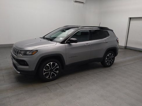 Used 2023 Jeep Compass Limited AWD/4WD image 2