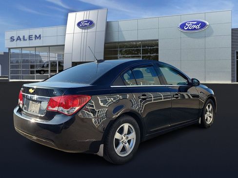 Used 2016 Chevrolet Cruze LT w/ Sun And Sound Package image 4