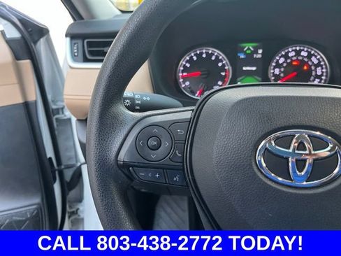 Used 2022 Toyota RAV4 LE FWD image 20