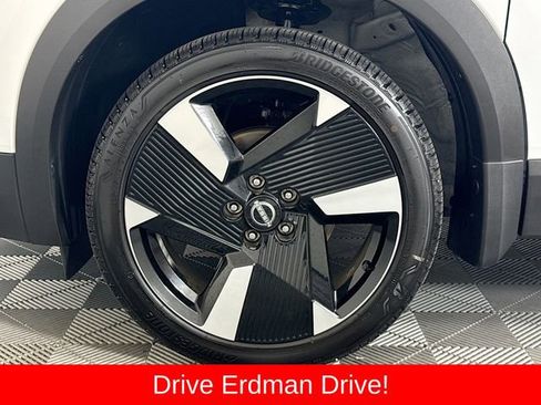Used 2025 Nissan Kicks SR FWD image 4