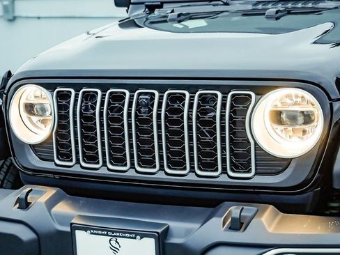 New 2026 Jeep Wrangler Unlimited Sahara AWD/4WD image 6