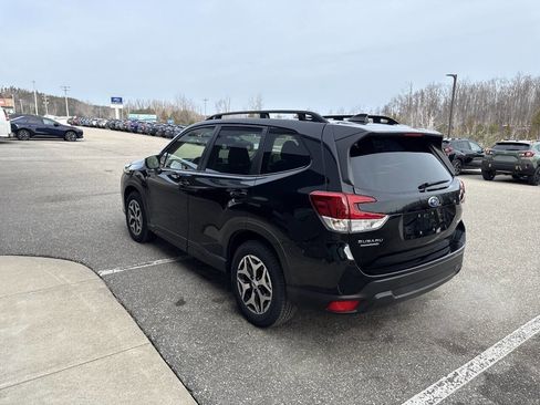 Used 2023 Subaru Forester Premium image 5