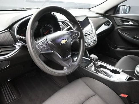 Used 2021 Chevrolet Malibu LT FWD image 17