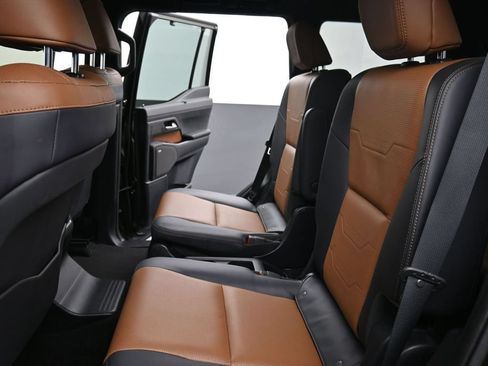 Used 2024 Lexus GX 550 w/ Cold Area Package AWD/4WD image 15